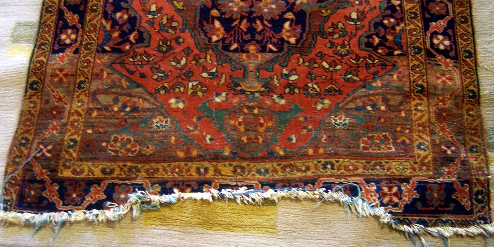 پاره شدن فرش